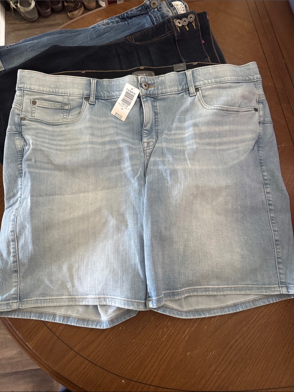 6 pairs torrid size 26 shorts lot 5 denim 1 Black twill dot 6-10” inseams 2 NWT - Picture 7 of 15